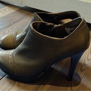 Black NWOT Ankle Zip Leather Booties